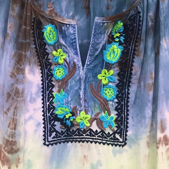 Boho top by Live and Let Live. Tie dye, eyelet sleeves & embroidered detail. XL - Picture 3 of 11